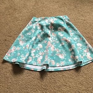 Decree blue and pink floral skirt - didn’t fit - Size M